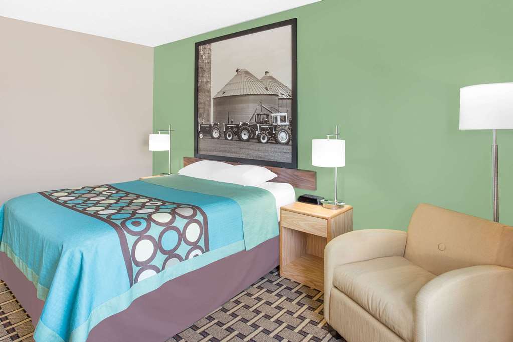 Super 8 by Wyndham Beaver Dam - photo 11
