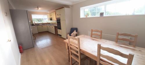 Willow Cottage 4 bed cosy stopover dogs welcome