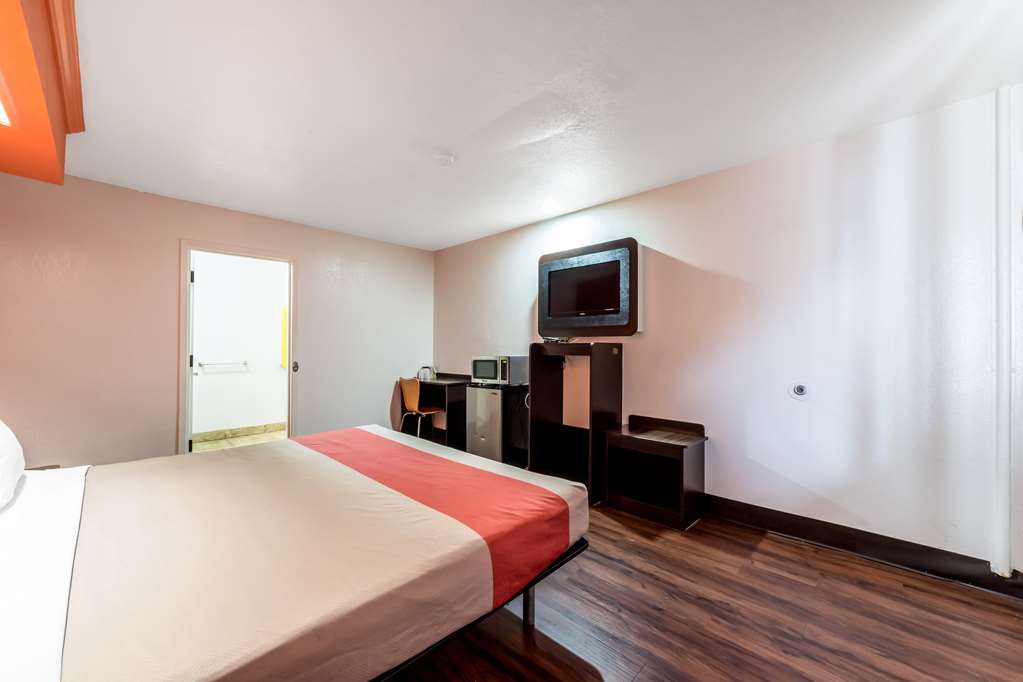 Motel 6 San Antonio Tx Frost Bank Center - photo 11