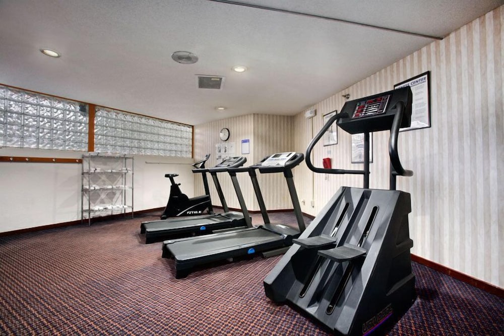 Salina Ambassador Hotel and Conference Center - photo 20