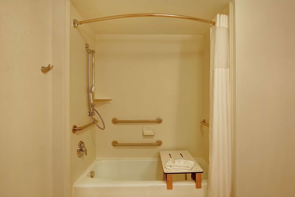 Hampton Inn Beckley - photo 35