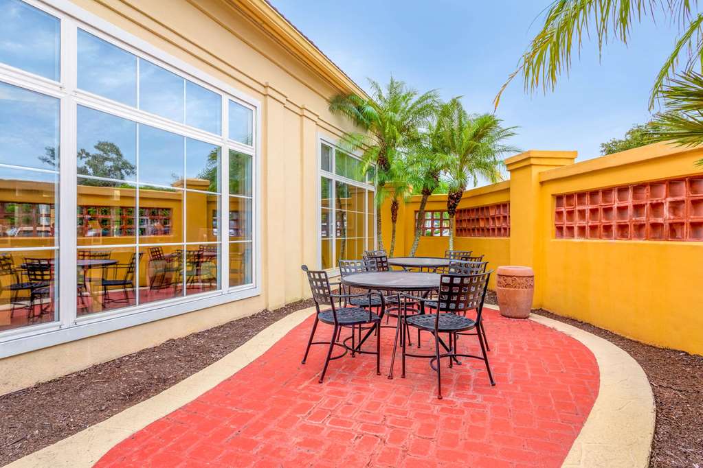 La Quinta Inn & Suites by Wyndham Lakeland West - photo 29