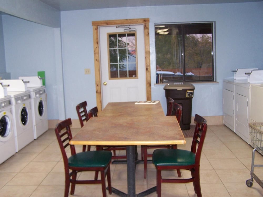 Wagon Wheel Restaurant Bar and Motel - photo 11