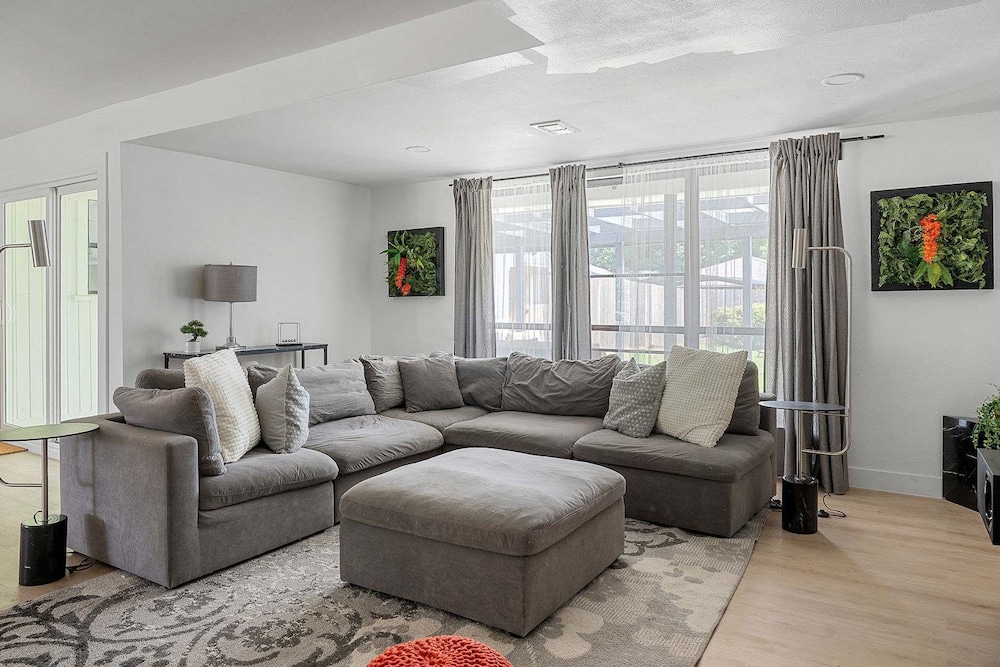 The Belvedere Pet Friendly Spacious Yard in Plano, United States