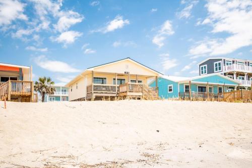 Dip Inn by Oak Island Accommodations - photo 25
