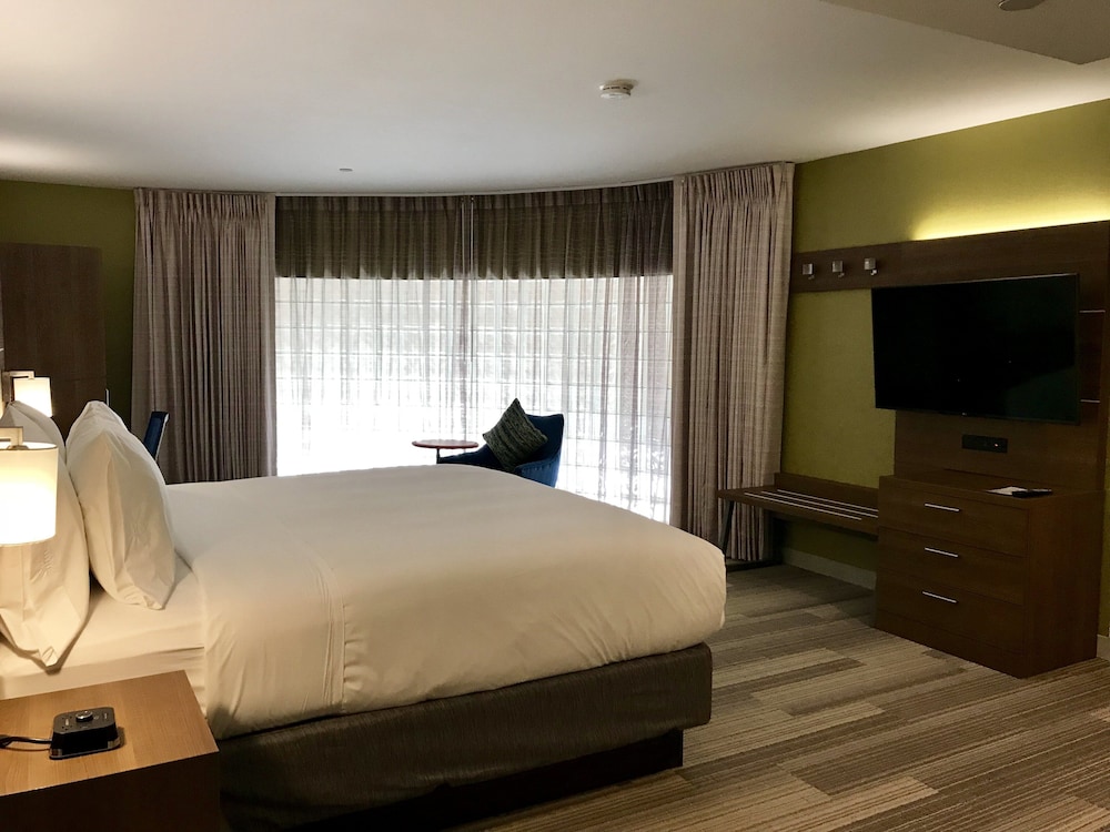Holiday Inn Express & Suites Pasadena Los Angeles by IHG - photo 18