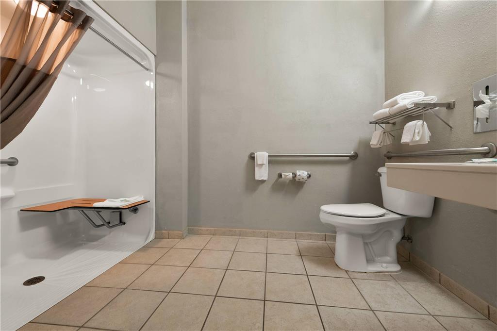 Rodeway Inn & Suites Tomahawk - photo 22