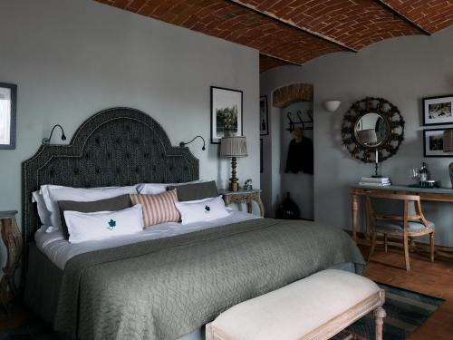 Villa La Madonna — 4-Star Luxury Hotel in Monastero Bormida, Italy