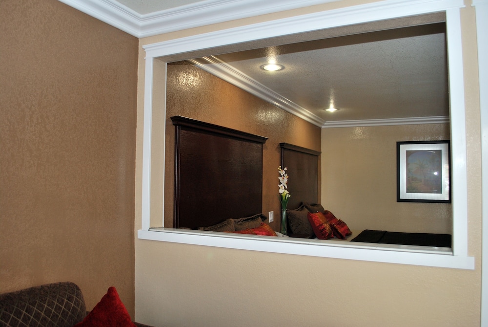 Budget Inn Anaheim - photo 7