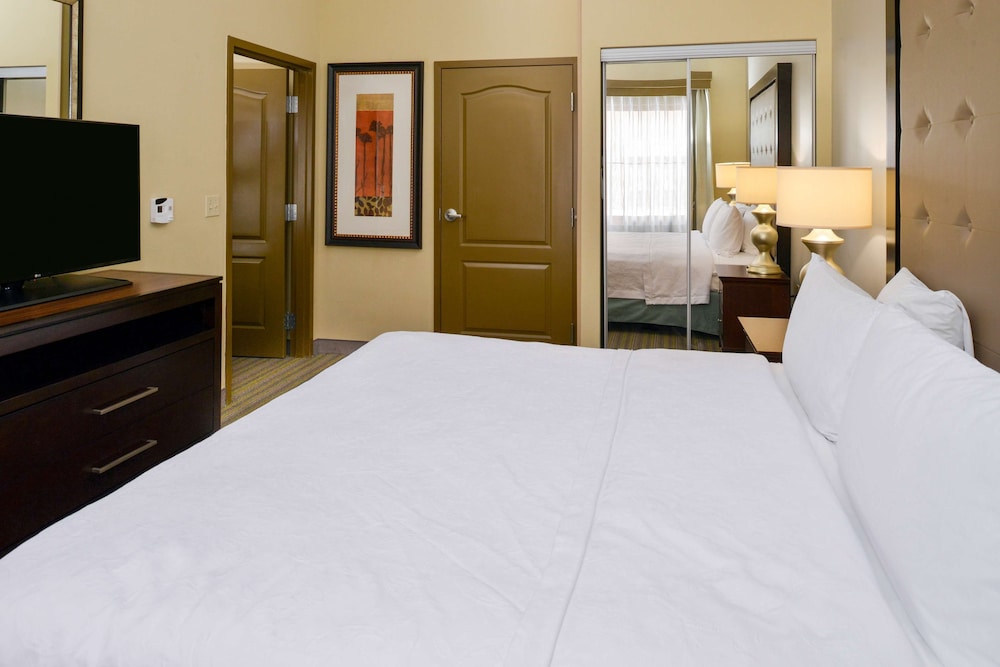 Homewood Suites by Hilton Fresno - photo 11