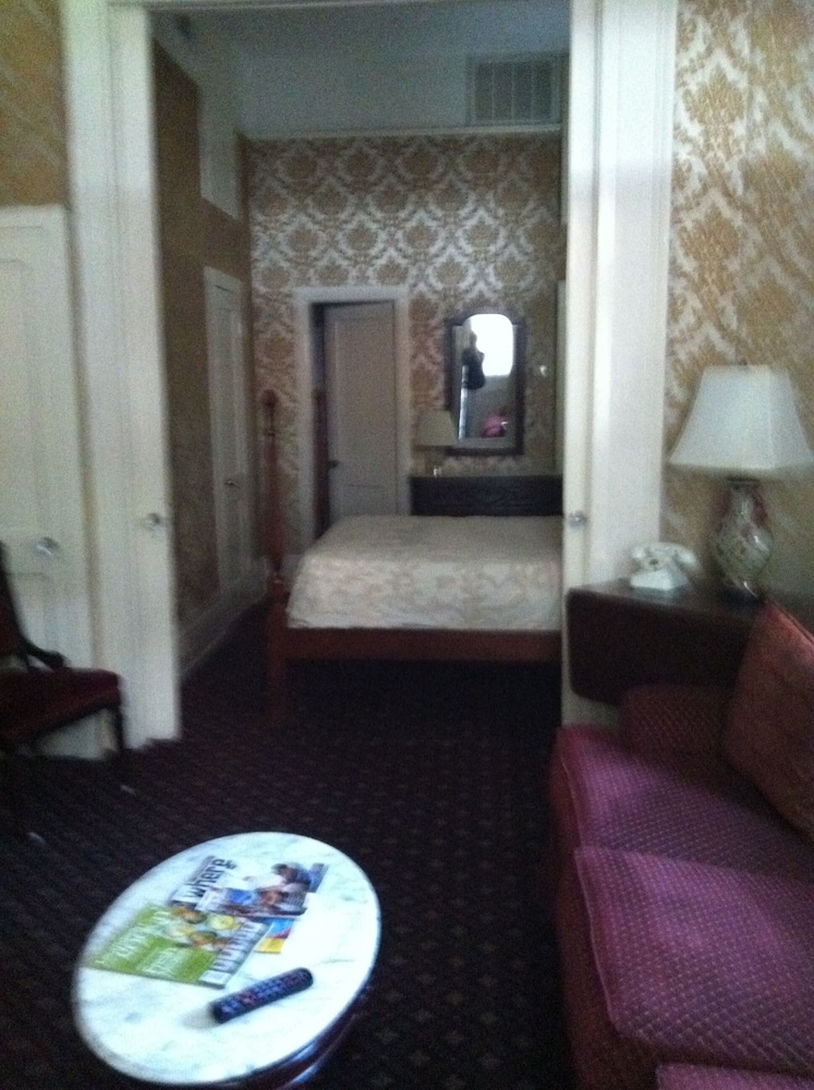 Nine O Five Royal Hotel - photo 24