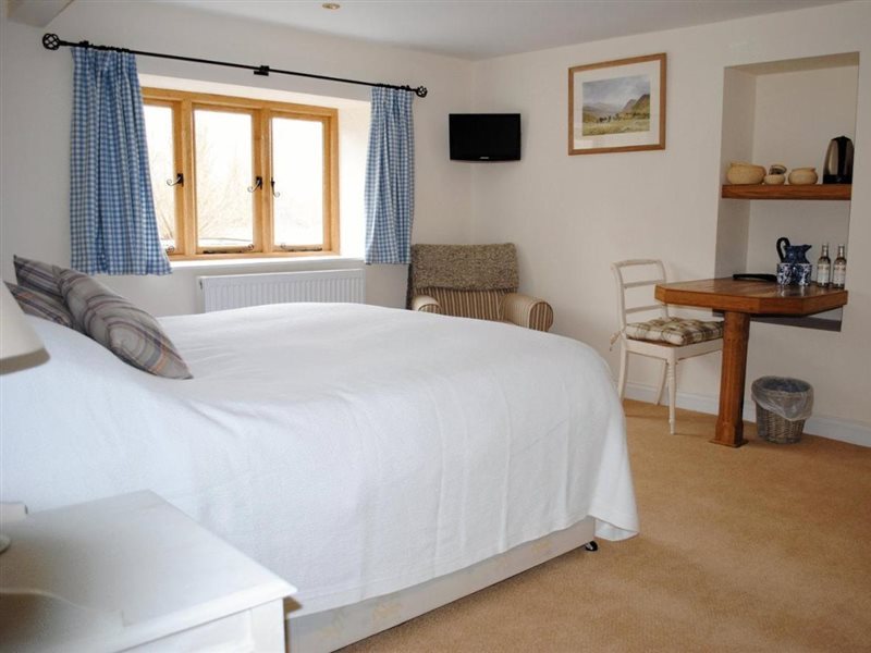 The Fox Inn - carbon neutral hotel in Burford