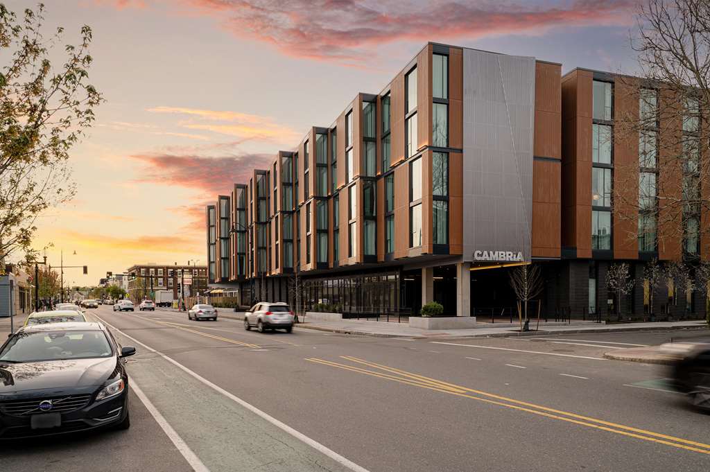 Cambria Hotel Boston Somerville — Somerville