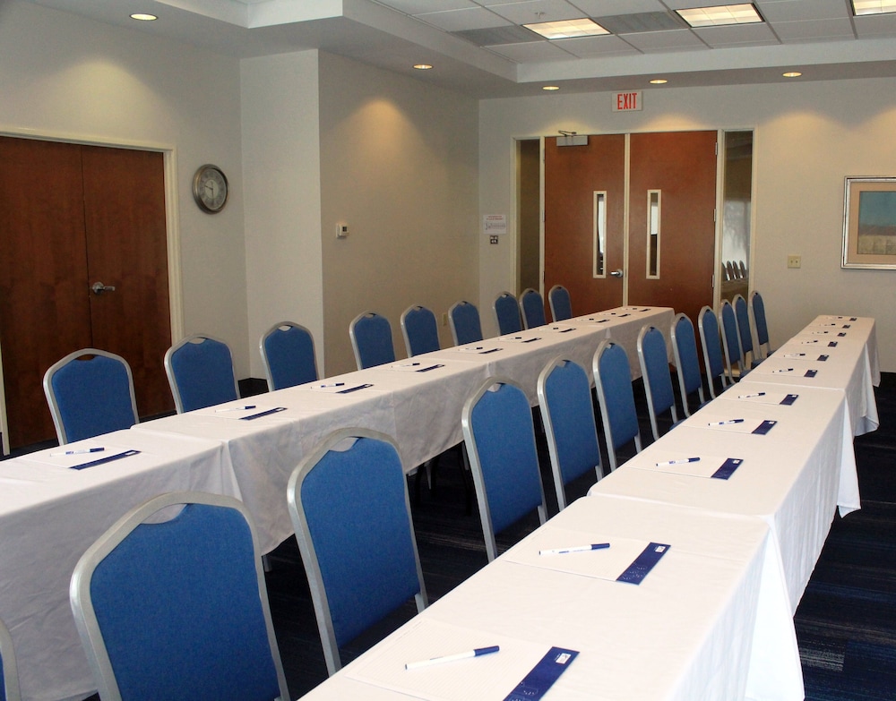 Holiday Inn Express Leland Wilmington Area by IHG - photo 43