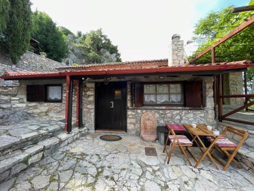 Agoriani Art Studio Sweet Little Cottage — 4-Star Luxury Hotel in Delphi, Greece