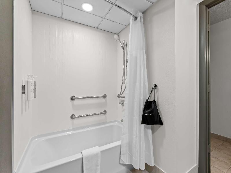 Best Western Plus Philadelphia Bensalem Hotel - photo 33