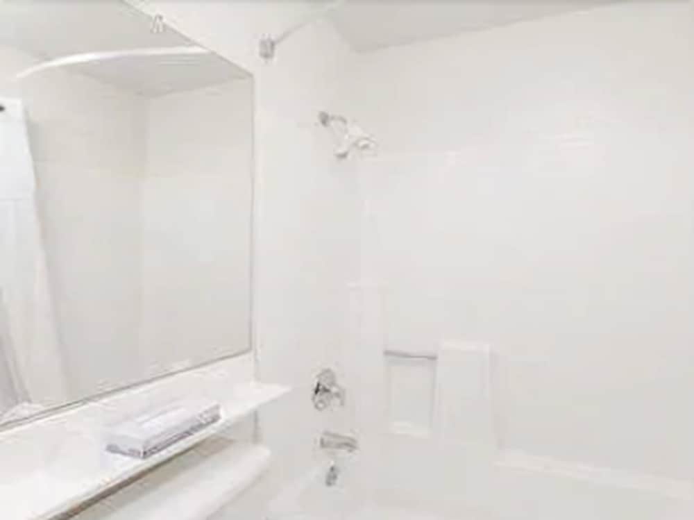 Days Inn by Wyndham San Marcos - photo 14