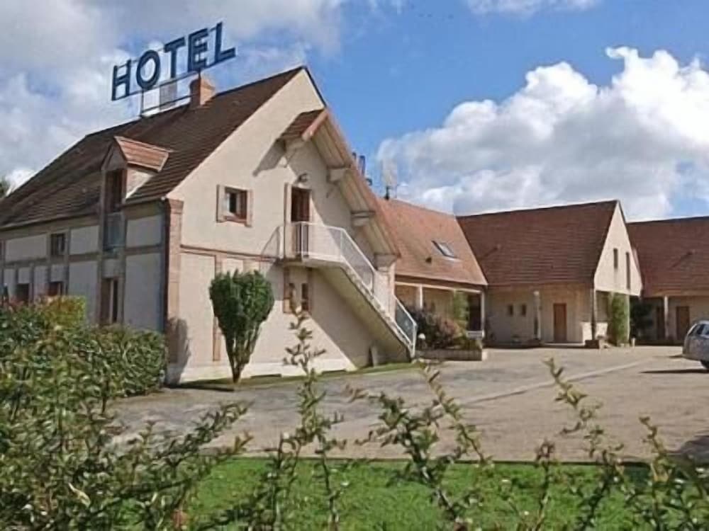 Logis Hotel Le Nuage - carbon neutral hotel in Montargis