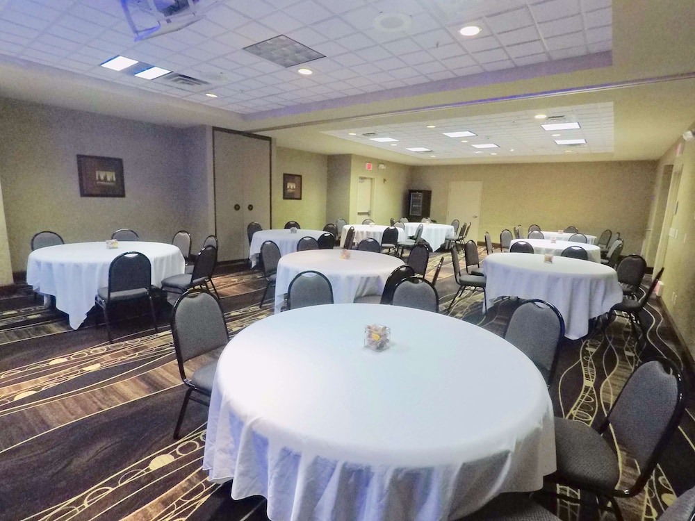 Hilton Garden Inn Des Moines West - photo 80