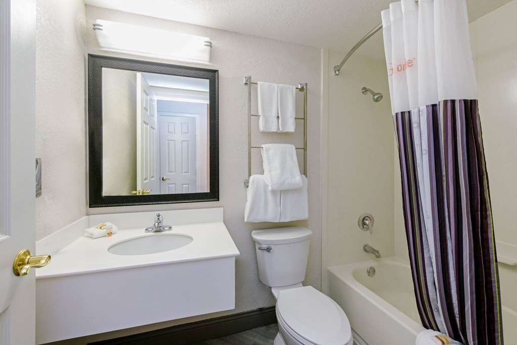 La Quinta Inn & Suites by Wyndham New Orleans Airport - photo 15