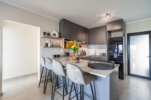 Chic Modern 2 bedroom beachfront with views 6 Blue Tides