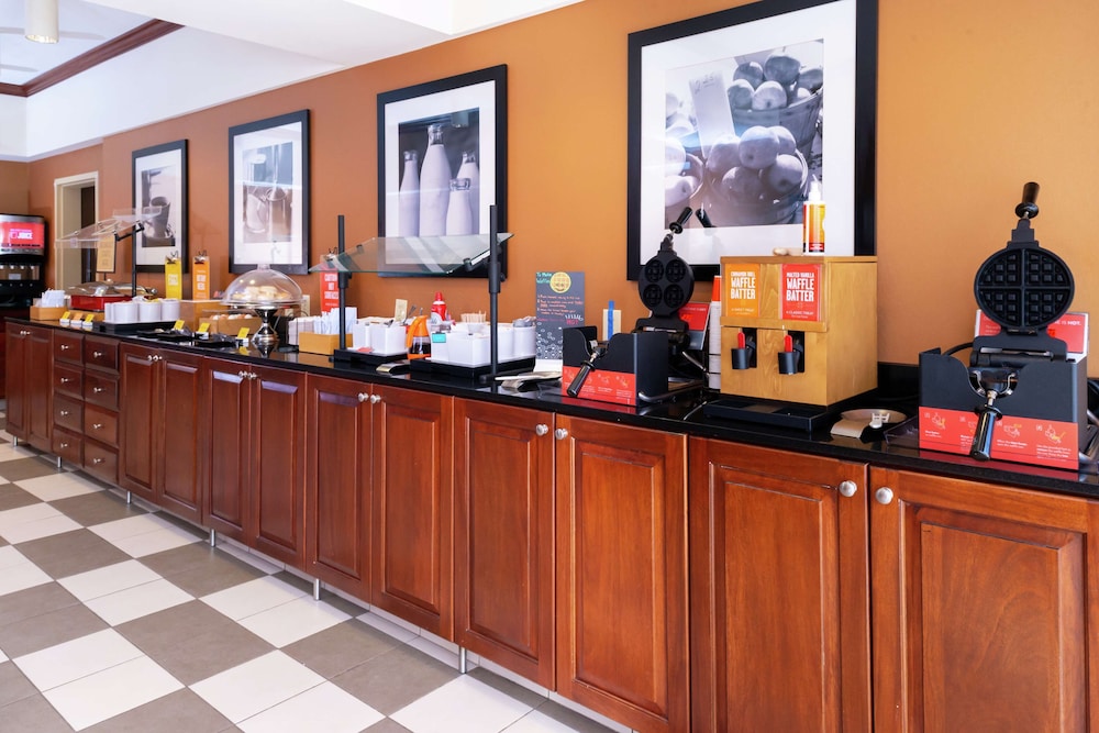 Hampton Inn Greensboro Airport - photo 40