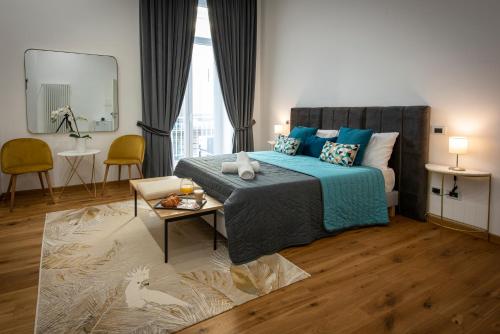 Downtown Napoli b&b e si nun canto moro — 4-Star Luxury Hotel in Naples, Italy