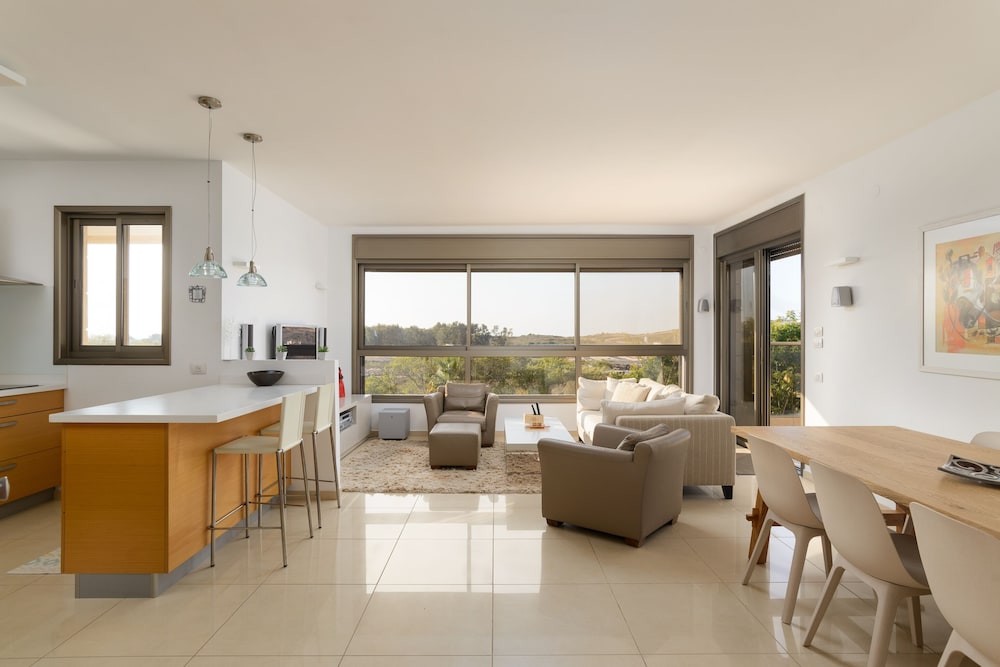 Comfort with Terrace over the Hills by FeelHome — 4-Star Luxury Hotel in Tel Aviv, Israel