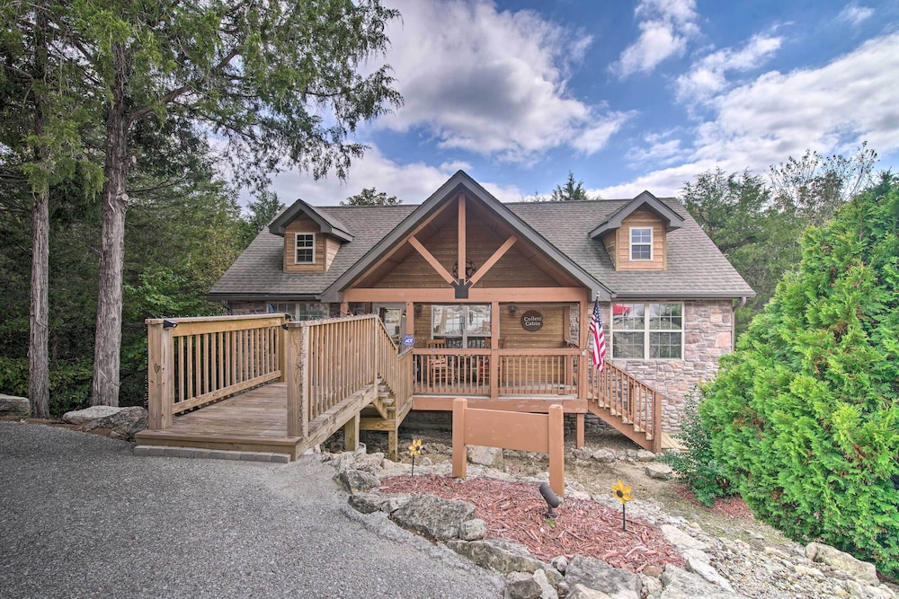 Resort Perks Woodsy Family Retreat Near SDC — hotel in Shell Knob
