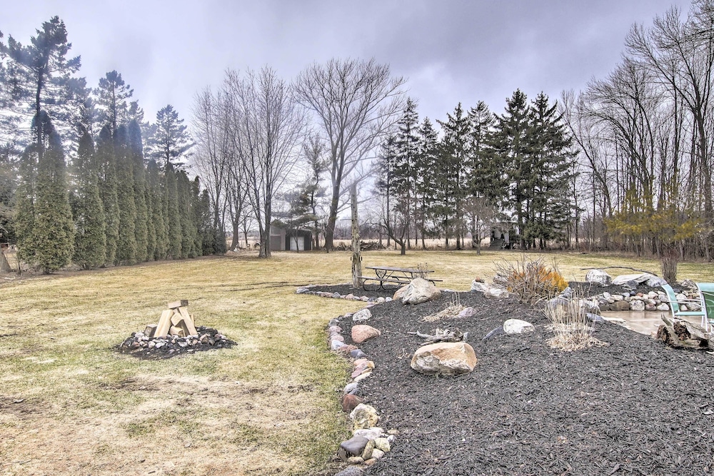 Spacious Sheboygan Home with Grill and Fire Pit — 4-Star Luxury Hotel in Sheboygan, United States