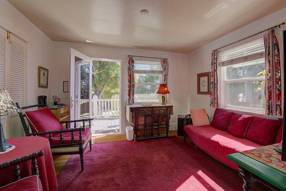 Secret Garden Inn and Cottages - photo 46