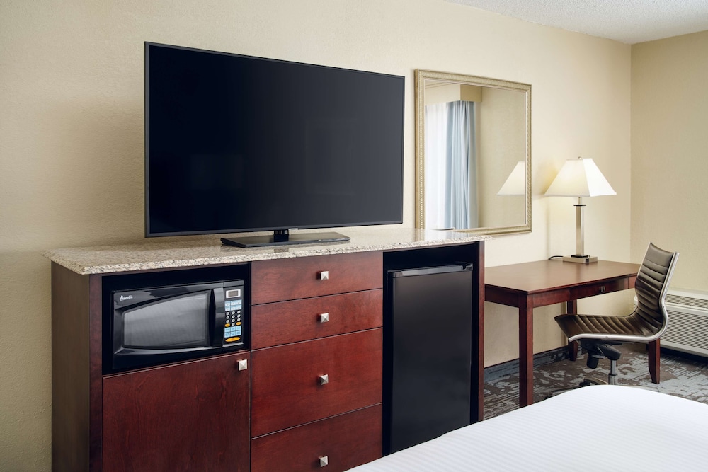 DoubleTree by Hilton Hotel Rocky Mount - photo 38