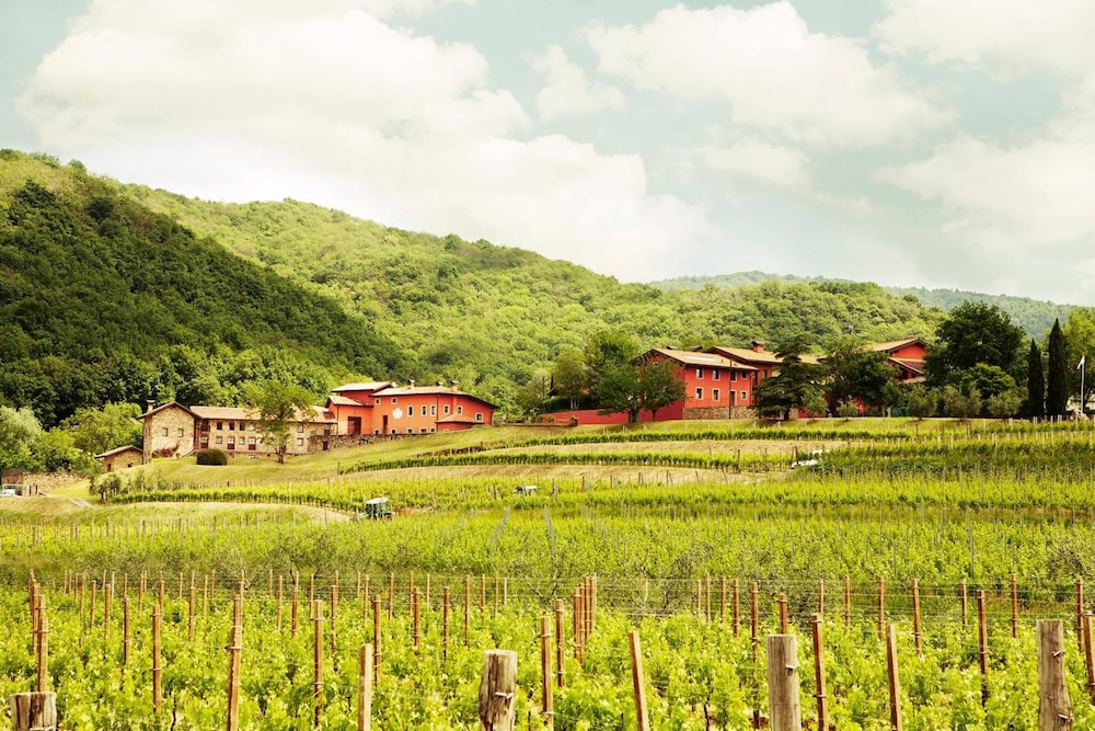 L'Uva e le stelle — 4-Star Luxury Hotel in Faedis, Italy