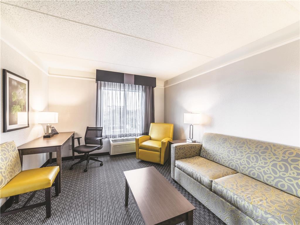 La Quinta Inn & Suites by Wyndham Austin Airport - photo 19