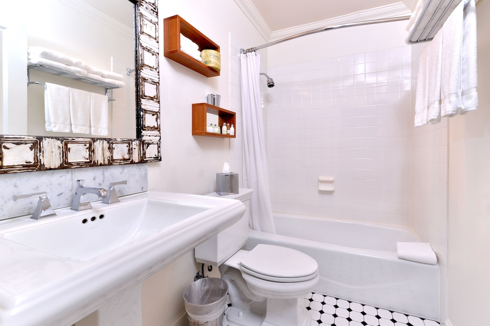 Majestic Inn & Spa - photo 51