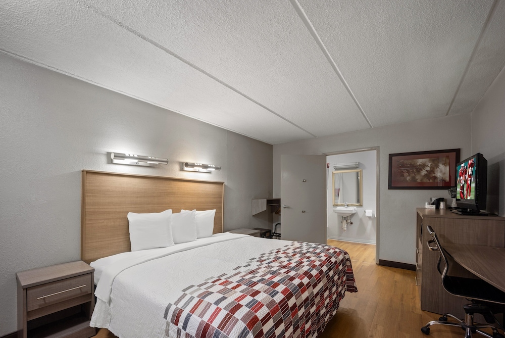 Red Roof Inn Greensboro Airport - photo 11