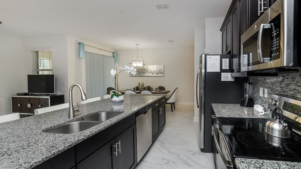 Grhdog9037 Champions Gate Resort 4 Bed 3 Baths Townhouse - photo 19