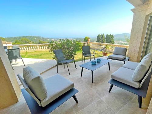 Villa Loubliere — 4-Star Luxury Hotel in Auribeau-Sur-Siagne, France
