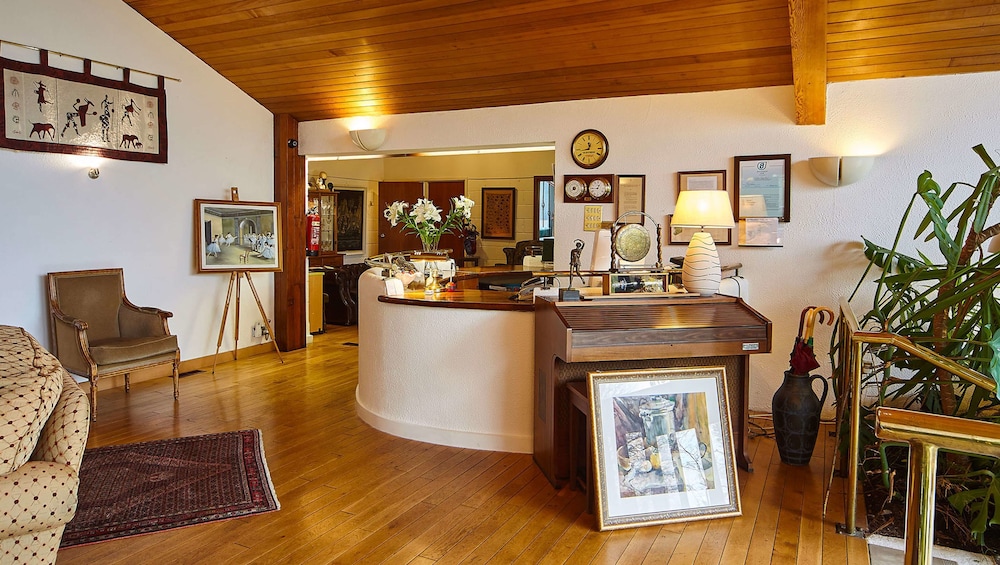 The Cedar Lodge Hotel and Restaurant