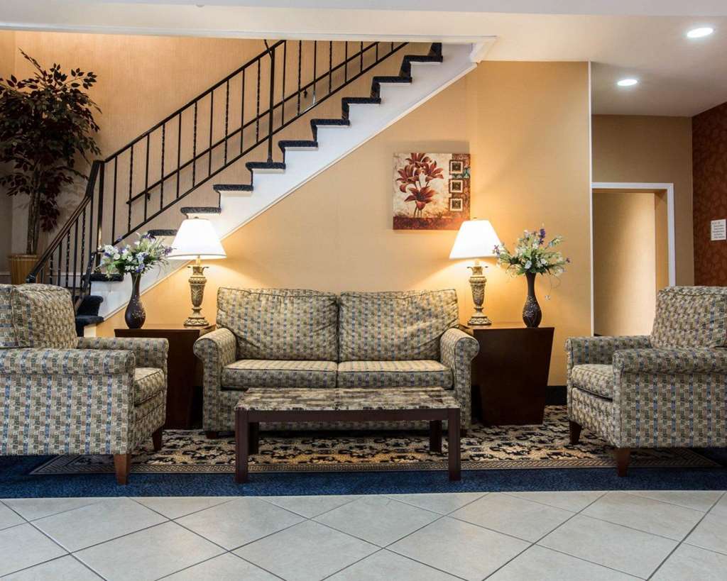 Econo Lodge Lake Region - photo 5