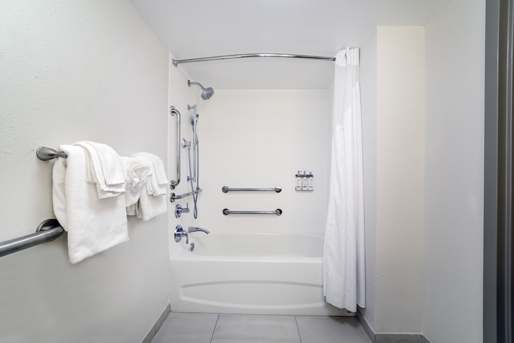 Holiday Inn Express and Suites Walterboro I 95 - photo 17