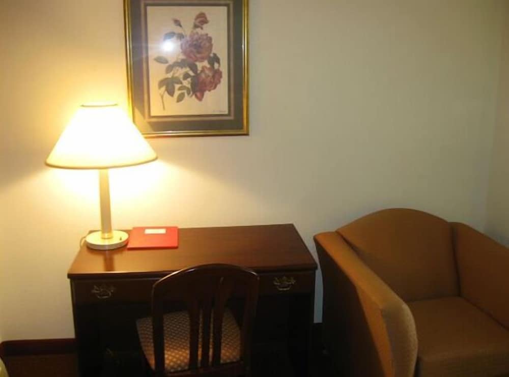 Red Carpet Inn Chambersburg - photo 9