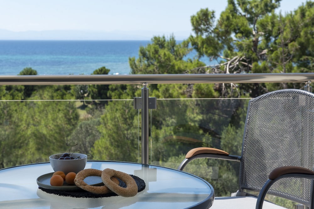 Heraclea Suites in Nea Kallikrateia, Greece