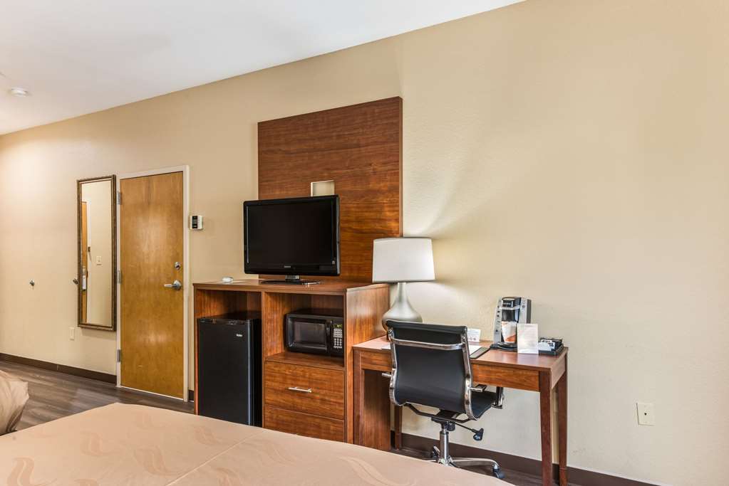 Quality Inn & Suites Hendersonville Flat Rock - photo 8