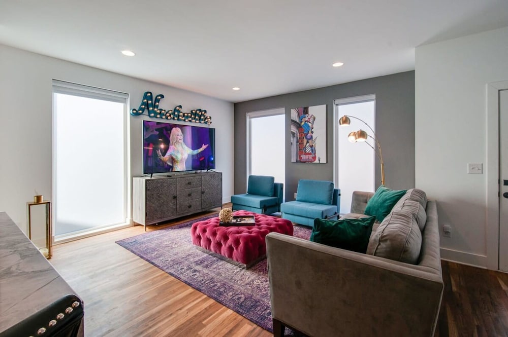 Dolly's Big House 18 Beds Skydeck Views — 4-Star Luxury Hotel in Nashville, United States