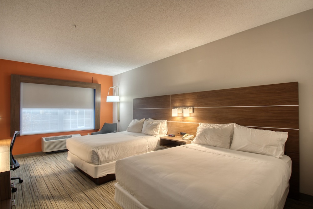 Holiday Inn Express Hotel & Suites Oshkosh by IHG - photo 10