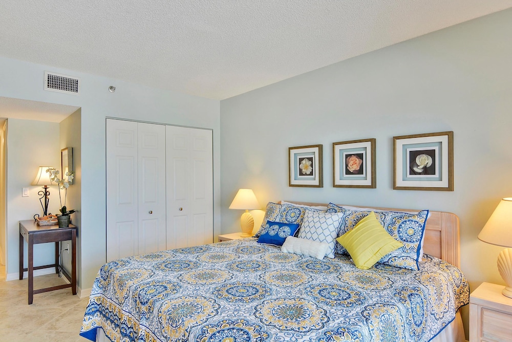 Villa Madeira 307 Premier — 4-Star Luxury Hotel in Saint Pete Beach, United States