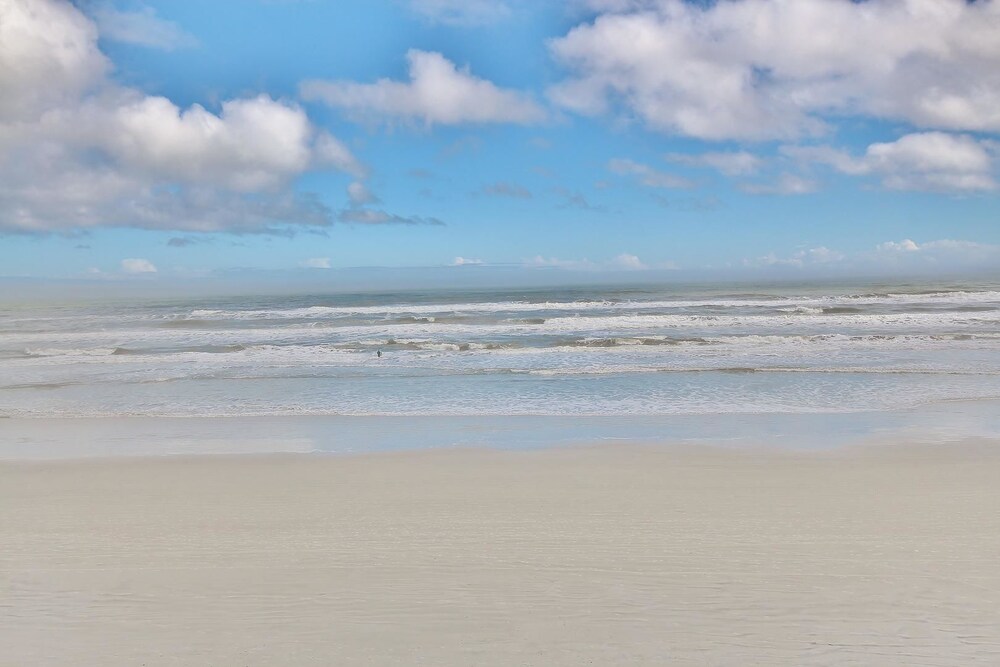 Las Brisas 424 Apartment 2 — 4-Star Luxury Hotel in New Smyrna Beach, United States