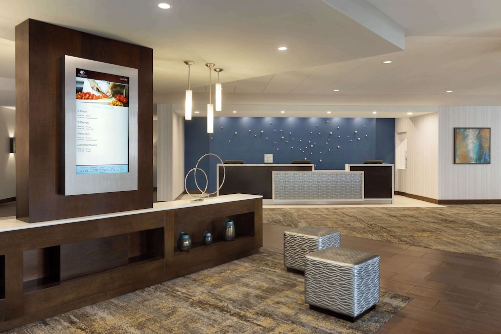 DoubleTree by Hilton Hartford Bradley Airport — Windsor Locks — photo 3