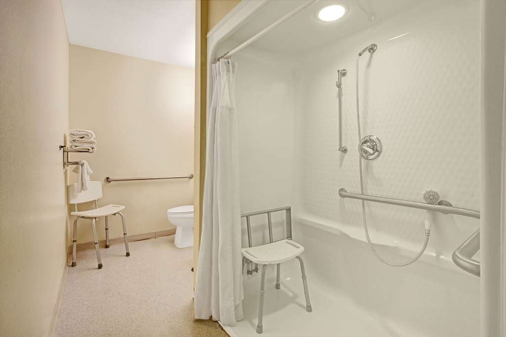Microtel Inn by Wyndham Atlanta Airport - photo 13
